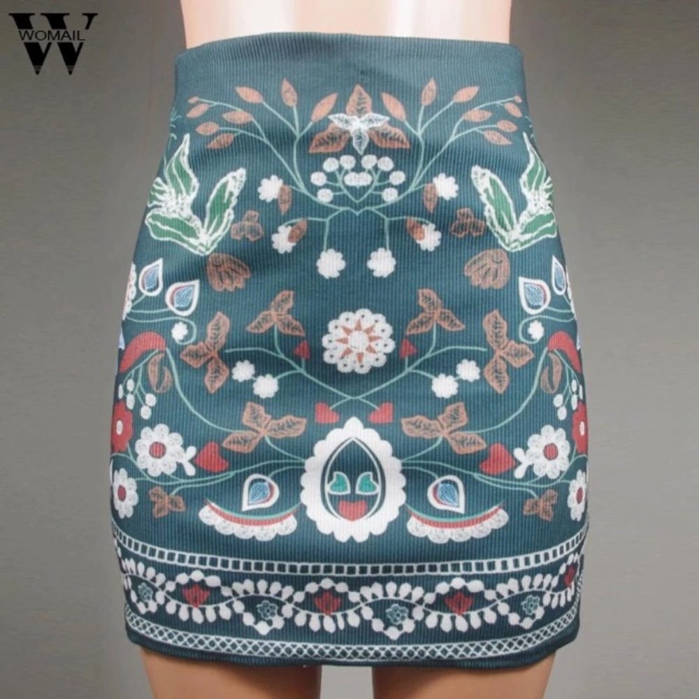 💕Host Pick Deep Green Unique Patterned Mini Skirt - Picture 3 of 5